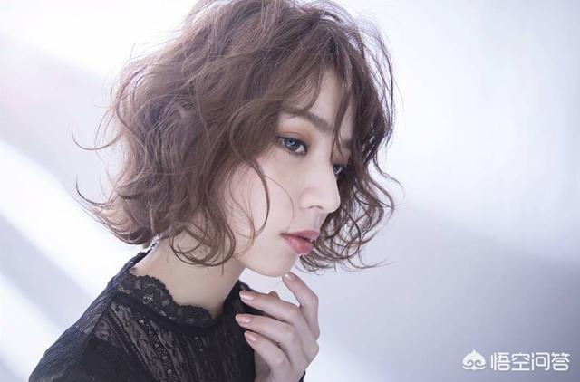 短发型女图片<a href=https://maguai.com/list/50-0-0.html target=_blank class=infotextkey><a href=https://maguai.com/list/50-0-0.html target=_blank class=infotextkey>时尚</a></a>气质:短发除了BOBO头，蘑菇头外还有哪些好看的发型？