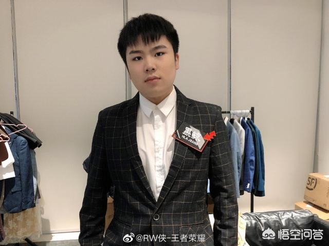渡劫解说estar与AG比赛引热议,有人认为：“他离总冠军只差花海or一诺”,你同意吗？