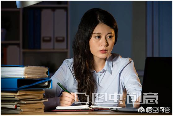 在同一个办公室,ABCD四人拿着同样的工资,C总是主动加班,其他人说他破坏了规则,你怎么看？