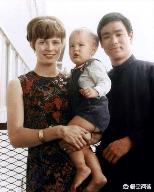 王均瑶:为啥李小龙死后，他妻子要和他徒弟结婚？