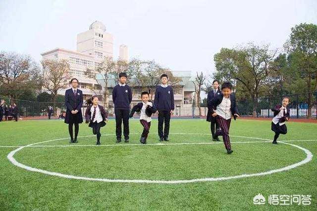 放纵学校:假如你是学生，你觉得上网课轻松还是教室上课轻松