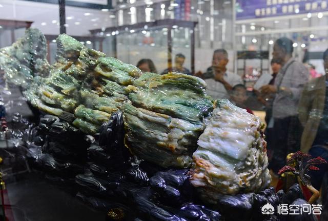 最贵的树化玉原石图片,请大师看一下:这方树化石玉化的怎么样？