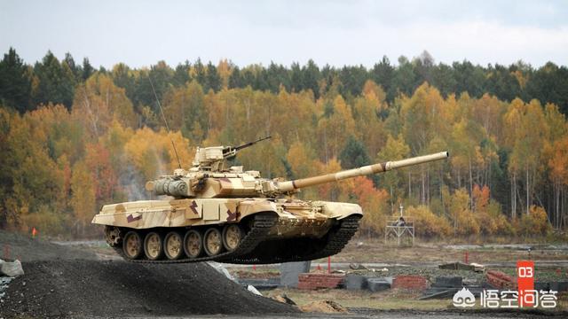 俄罗斯的T-90SA取消了红外大灯，那和T-90SM和AM型号相比哪个更强？