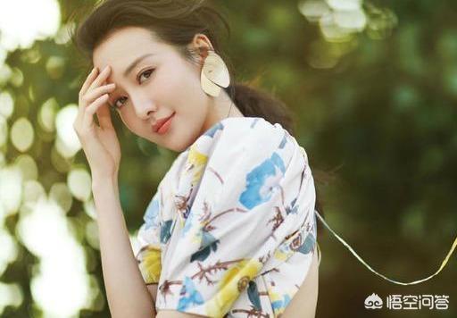 董洁的图片:如何挑选适合自己的百搭耳饰