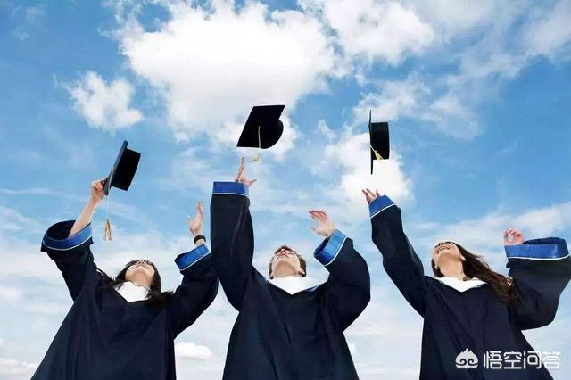 大学毕业只为了事业编制而去了比较偏远的小市区,独自一人生活,合适吗？