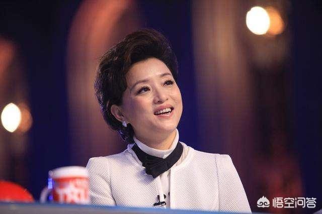 董卿结婚:董卿和老公同框引发热议，她在娱乐圈的影响力有多大？