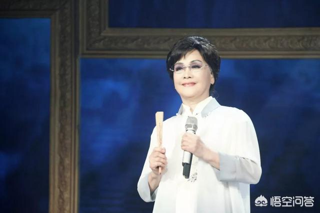小彩旗资料:曾经在春晚舞台惊艳众人的小彩旗，现在怎么样了？