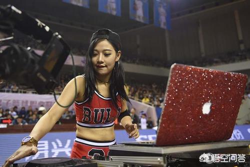 疯狂dj猫猫音乐俱乐部:为什么CBA比赛中有时会放一些很刺耳的音乐？并不好听？