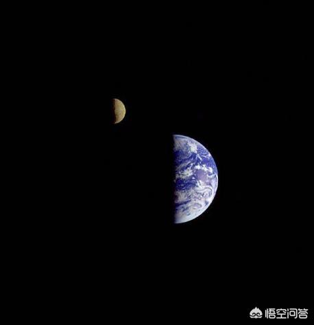 卫星拍到奥特曼塑像，为什么很多照片里，太空中地球的背景永远是漆黑的太阳光在哪里