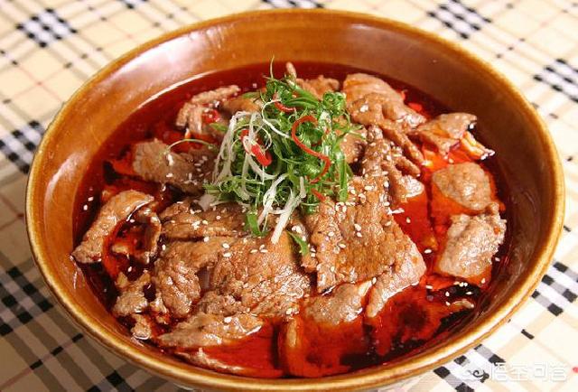 餐馆水煮活猫全程:煮肉时的浮沫，到底是精华还是脏东西？