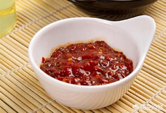 餐馆水煮活猫全程:煮肉时的浮沫，到底是精华还是脏东西？