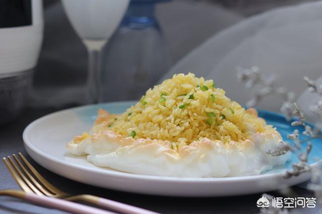 蛋炒饭中的蛋是先煎好定型后炒饭好吃,还是直接以蛋液的形式和饭一起炒好吃？