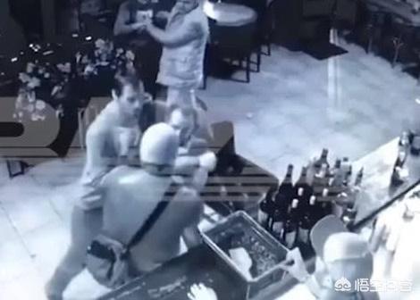打翻红酒的视频，俄特种兵军官在莫斯科酒吧遭毒打，什么人这么大胆普京会怎么处理