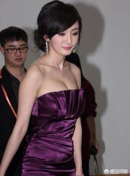 杨幂机场穿搭:哪个明星的穿搭很少女感又比较出色