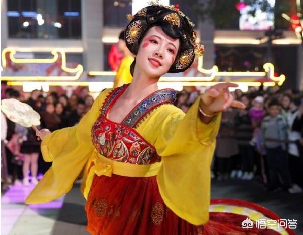 冯佳晨:你们想看关于汉服哪些小知识呢？有什么想要了解的吗？