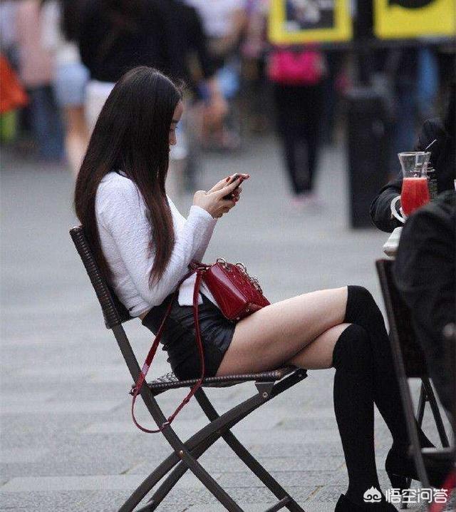 肉色长筒丝袜,为什么有些女生喜欢穿长筒袜？
