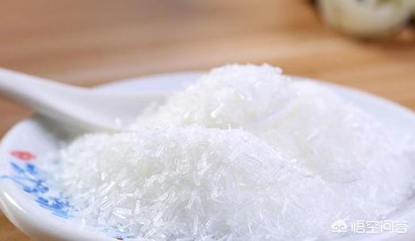 鸡精、味精、蚝油都是用来提鲜的,做菜时只需放一种就行,没必要都放对吗？