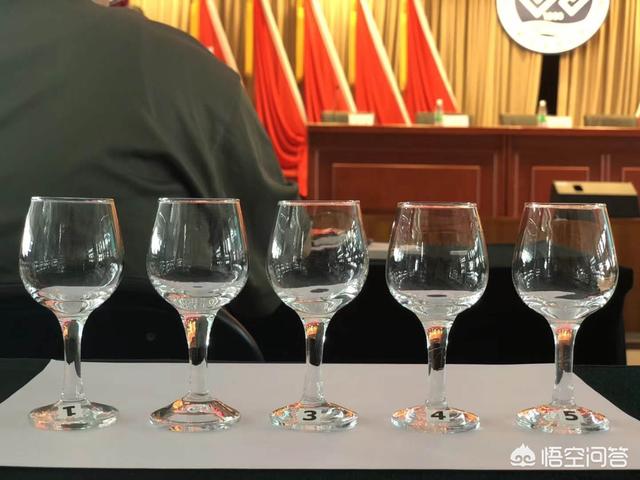 贵州茅台暴跌5%，五粮液即将跌停，白酒这波调整要到什么时候