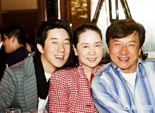 成龙的真名:成龙原名陈港生，为何儿子姓房？