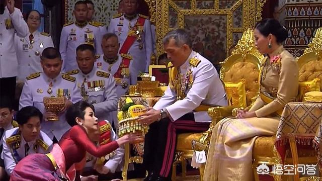 实拍泰国天皇秀现场，泰国国王为什么常住慕尼黑