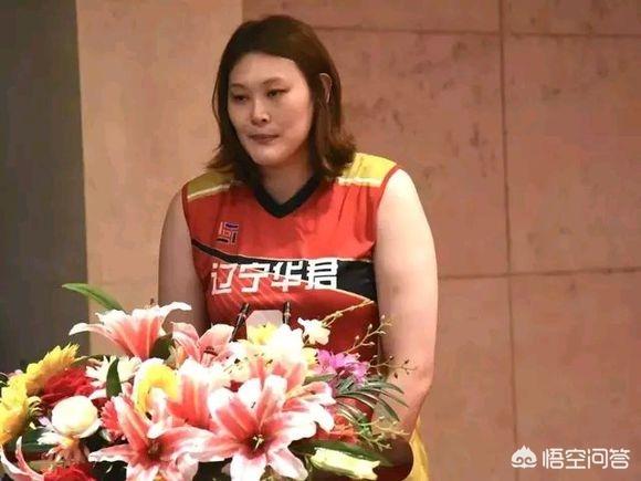 辽宁华君女排法人代表是王一梅，球迷感叹：妈呀！再也不担心大梅被欺负了，你怎么看？