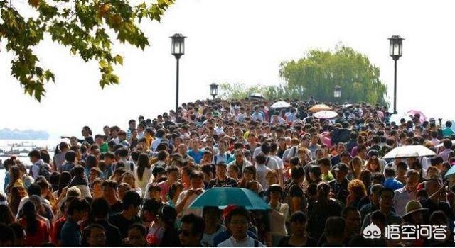 张文宏谈十一出游:为什么疫情未结束却开放省际游？