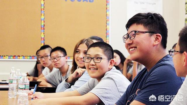 放纵学校:假如你是学生，你觉得上网课轻松还是教室上课轻松