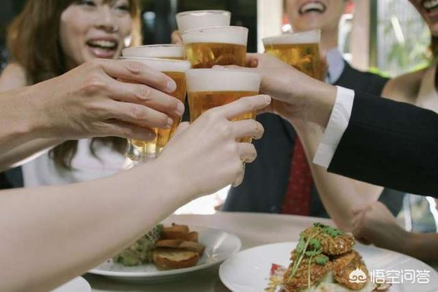 喝啤酒时能不能吃花生米，为什么白酒和啤酒不能混着喝？是容易醉吗？