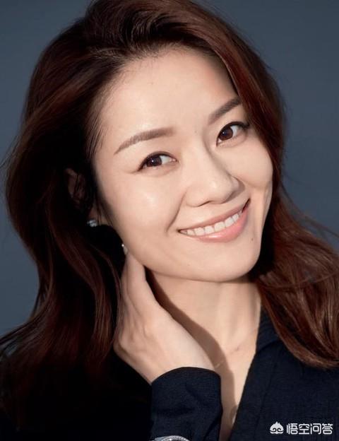 唐一菲被打:李娜和霍思燕魏大勋一起打网球一些体育明星为何转战娱乐圈