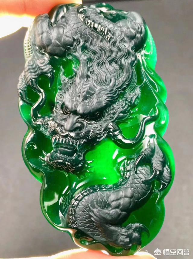 黑翡翠鉴别最简单方法,鉴别翡翠最简单的方法是什么？