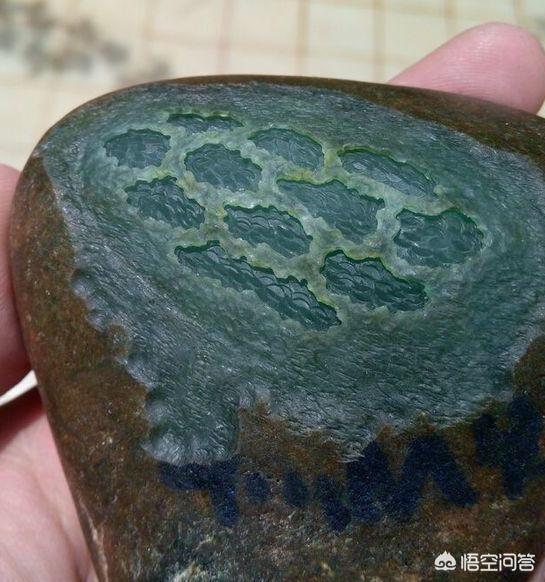 翡翠开窗料为什么不能买,翡翠原石开窗料调水方法？