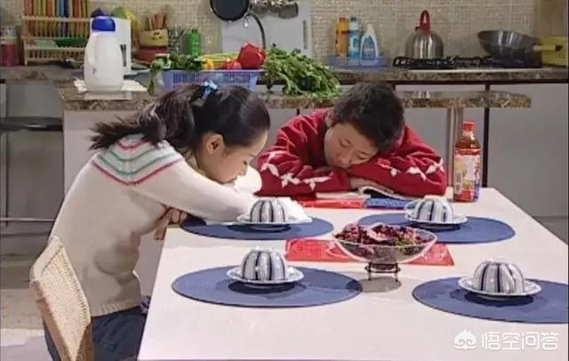家有儿女街拍灵异事件:《家有儿女》这部喜剧中，有没有让你细思极恐的情节？