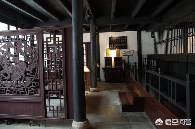 四平水貂笼:为什么古代一些典当行的柜台那么高，矮个子怎么进行交易呢？