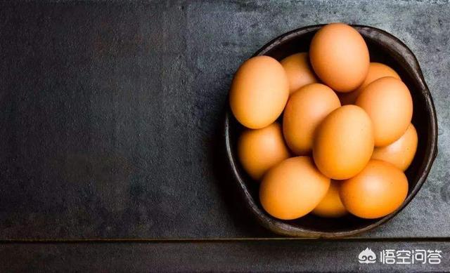 红白皮鸡蛋哪个营养更高，鸡蛋究竟是红皮好还是白皮好