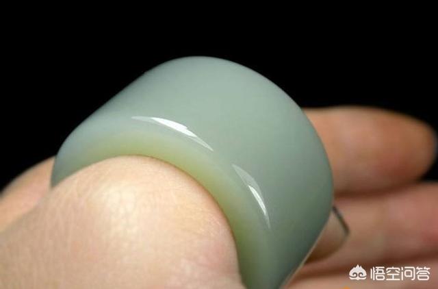 100万以上玉扳指图片,翡翠扳指是怎样的？它究竟有哪些用途呢？