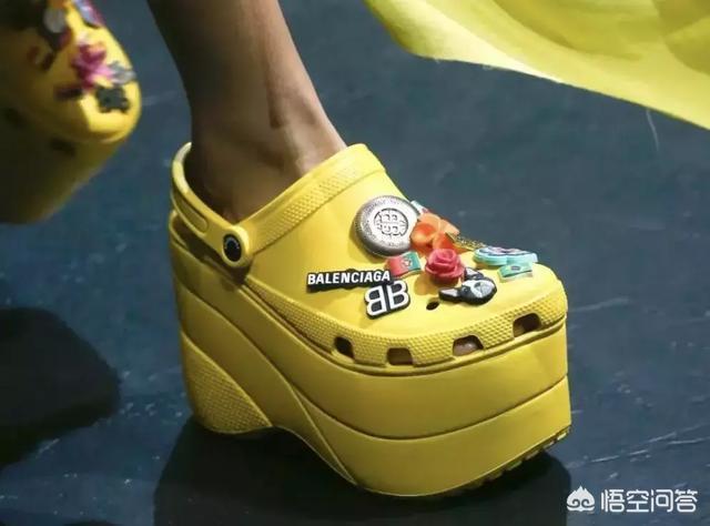 红狞猫鞋的图片:丑出天际的Crocs洞洞鞋，为何能“红出天际”？