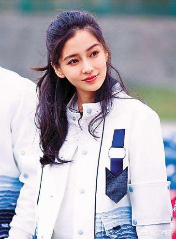 杨颖20张污照:少女感十足的Angelababy有哪些好看的私服搭配