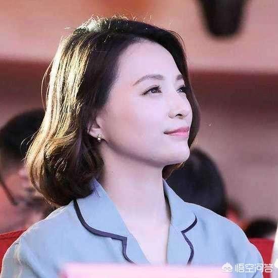 董卿结婚:董卿和老公同框引发热议，她在娱乐圈的影响力有多大？