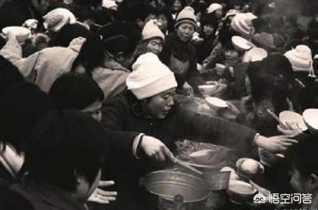 俄罪犯用勺子挖隧道越狱:《肖申克的救赎》中，安迪逃跑后没人查他吗对此你怎么看