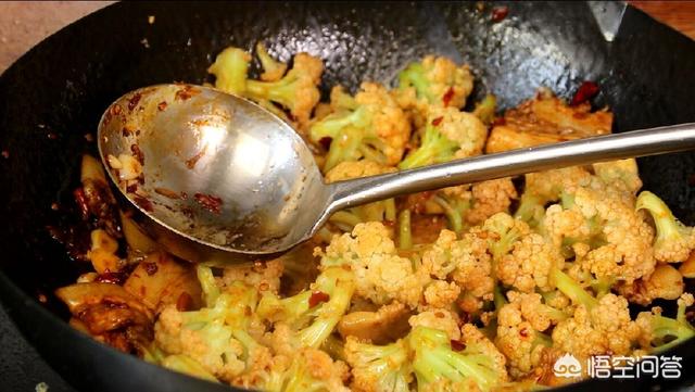 粉蒸鸡胸肉怎么做不老:粉蒸鸡胸肉怎么做不腥 曾经有哪一道菜是你百吃不腻的一道菜？这道菜是怎么做的呢？