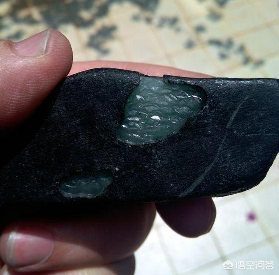 翡翠开窗料为什么不能买,翡翠原石开窗料调水方法？
