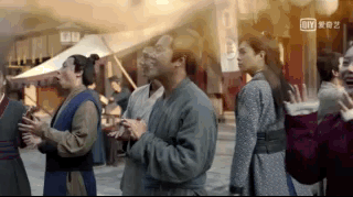 李沁挽张若昀:关晓彤在王牌里对花花是否比较冷淡