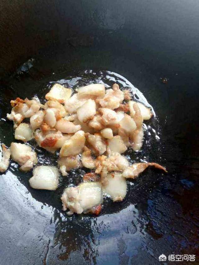 猪油渣到底能不能吃，炼了大肉的油渣可以放到馅里包饺子吗，会不会太油腻不好吃呢？