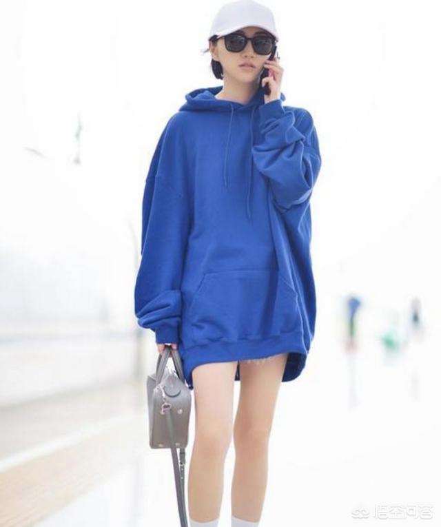 蓝色卫衣配什么裤子:蓝色卫衣配什么裤子好看？