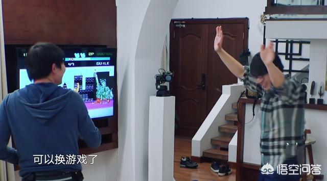 郎朗错位图:如何看待郎朗用食指和中指玩小霸王游戏机