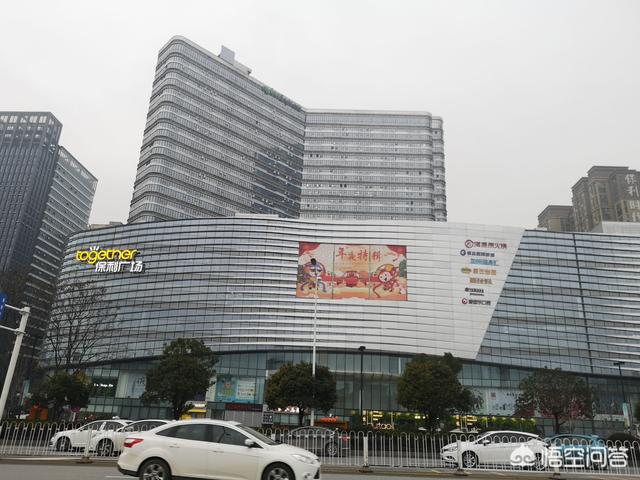 坐标武汉,保利时代和泛悦城,新房都是24500。保利时代159户型公摊低一点得房率高,泛悦城140平公摊略高。请问这两个选择的你怎么看？未来五年内不会入住武汉,先投资后自住？