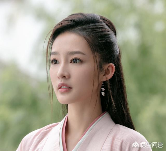 李沁挽张若昀:关晓彤在王牌里对花花是否比较冷淡