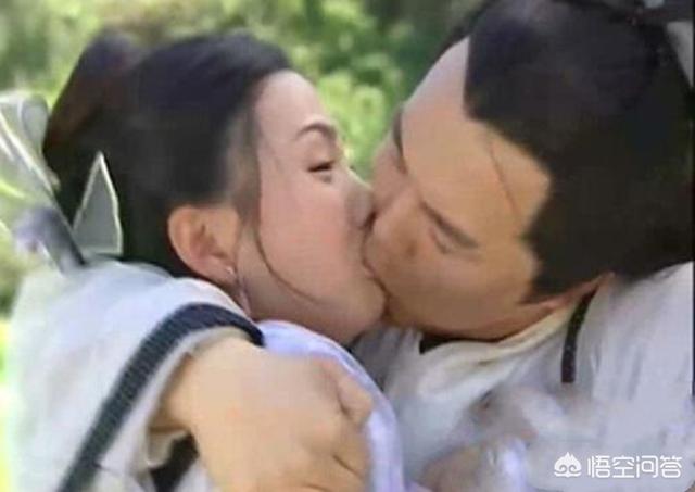 钟汉良李小冉吻戏:电影、电视剧拍吻戏时，发生过哪些令人尴尬的事？