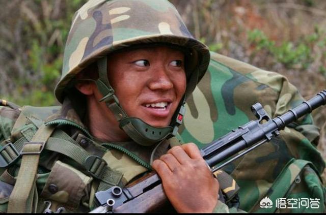 士兵突击许三多:为什么说《士兵突击》中的许三多在现实中是不可能在部队呆下去？