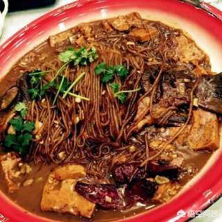 去农家乐吃饭,点了一个大鱼头,是两个人把盘子端上来的,大家吃过最大的盘子装的什么菜？